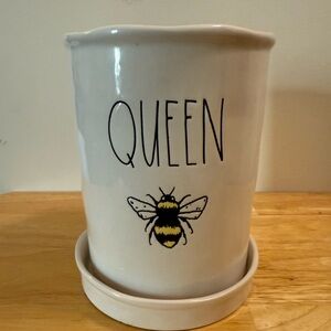 Rae Dunn Artisan Collection Ceramic Queen Bee Planter